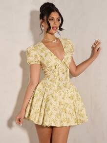 SHEIN BAE 纯色褶皱胸围蕾丝花边吊带连衣裙，带有碎花印花，女士夏季服装/春季服装/情人节服装/狂欢节/海滩度假服装，女士柔和色调连衣裙