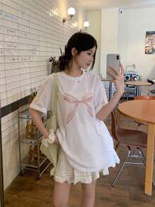 DAZY 女士圆领印花蝴蝶结短袖蕾丝拼布 T 恤夏季超大码 T 恤，图案 T 恤 - 白色 - 查看 7