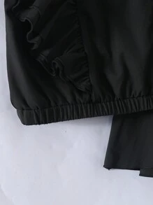 SHEIN Conjunto de blusa de unicolor ajustada de manga corta con cuello cuadrado y falda de cintura alta con bajo asimétrico para niñas, minimalista y elegante - Negro - Ver 3