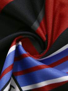 ROMWE MEN Prep Conjunto de camiseta de manga corta con cuello en V estampada digitalmente y shorts para hombres - Multicolor - Ver 8