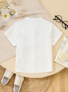 1pc Young Boy White Bamboo Texture Shirt With Pleated Front Panel, Turndown Collar, Short Sleeve, Contrast Bow Tie, Casual & Smart For Outing, Spring/Summer