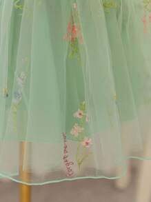 SHEIN Glamorique Kids Váy dự tiệc cưới cho bé gái trẻ Váy dự tiệc sinh nhật Váy dự tiệc cưới cho bé gái Dây đeo lưới màu xanh lá cây Nơ phía trước Váy bồng lưới thêu Người dẫn chương trình biểu diễn sân khấu Tham dự tiệc hoặc sân khấu đặc biệt Chụp ảnh nghệ thuật để trông tự nhiên và đẹp hơn Mặc thường xuyên trong bốn mùa - màu xanh lá - Xem 7