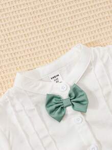 1pc Young Boy White Bamboo Texture Shirt With Pleated Front Panel, Turndown Collar, Short Sleeve, Contrast Bow Tie, Casual & Smart For Outing, Spring/Summer
