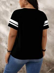 SHEIN LUNE Camiseta de manga corta con cuello en V y media cremallera, de corte holgado con rayas, talla grande, adecuada para el verano