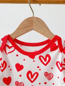 SHEIN 2pcs/Set Baby Boys Cute Heart Print Bodysuit, Spring/Summer For Valentine's Day