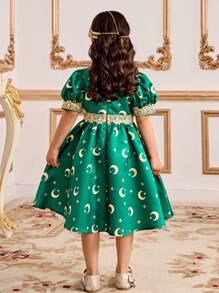 Robe élégante minimaliste de luxe pour jeune fille avec couleur unie et manches courtes avec empiècement