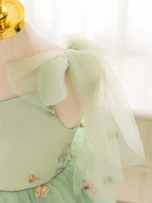 SHEIN Glamorique Kids Váy dự tiệc cưới cho bé gái trẻ Váy dự tiệc sinh nhật Váy dự tiệc cưới cho bé gái Dây đeo lưới màu xanh lá cây Nơ phía trước Váy bồng lưới thêu Người dẫn chương trình biểu diễn sân khấu Tham dự tiệc hoặc sân khấu đặc biệt Chụp ảnh nghệ thuật để trông tự nhiên và đẹp hơn Mặc thường xuyên trong bốn mùa - màu xanh lá - Xem 8