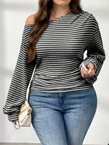 Firerie Áo thun nữ tay dài vai chéo họa tiết quả dứa cỡ lớn không đối xứng, áo phông mùa thu cho nữ - Đen và trắng - Xem 4