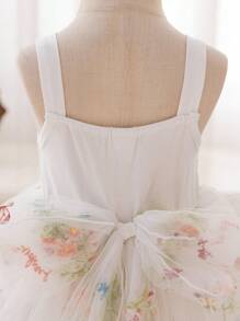 SHEIN Glamorique Kids 女宝宝婚礼婚礼嘉宾花童花童生日派对结婚节庆礼服女童吊带白色绣花网眼后裙大蝴蝶结可爱泡泡袖裙适合舞台表演主持出席派对或特别活动拍摄艺术照拍出自然靓丽四季常穿