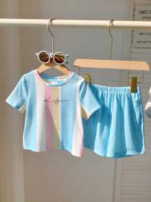 SHEIN 2pcs Baby Boys Casual Cute Raglan Loose Stripe Knit Top T-Shirt And Knit Elastic Waist Shorts 2 Pieces Outfit Set, Suitable For Spring/Summer Indoor And Outdoor Wear