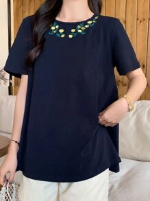 FRIFUL 女士花卉刺绣圆领短袖休闲 T 恤夏季，图案 T 恤 - 藏蓝色 - 查看 4