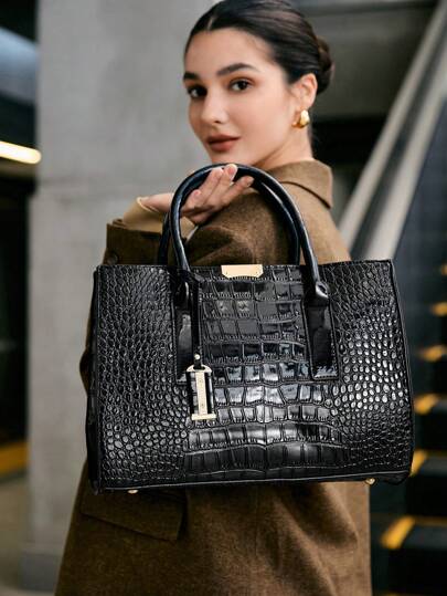 Women's Faux Crocodile Embossed Black Tote Bag, Large Capacity Shoulder Bag, Handbag, Crossbody Bag Simple Crocodile Pattern Tote Bag, Faux Leather Shoulder Bag, Women's Classic Handbag, Business Casual Women Bag Rookies & White-Collar Workers, Perfect For Back To School, College, Middle School, High School, Work, Business, Commute, Tote Bag Large, Best Fall Inspo Ideas, Eye-Catching Work Bags For Women Winter Gifts