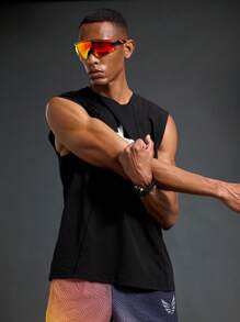 Manfinity Sport Corelite Men's Crew Neck Sleeveless Pentagram Graphic Casual Sports Tank Top