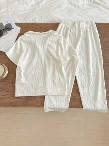 SHEIN LMoss Kids 2 件装 男童休闲运动学院复古纹理面料翻领 T 恤和裤子套装 适合儿童服装 男童服装 返校男孩套装 适合生日派对、晚会、表演、婚礼、洗礼、开幕式 日常 适合日常使用 适合上学 适合旅行 适合运动 适合服装 适合春夏季节 - 白色 - 查看 3