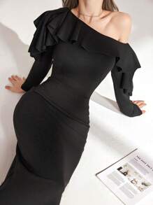 Modelyn Vestido Midi com Cintura Franzida, Recorte Assimétrico no Ombro e Babado