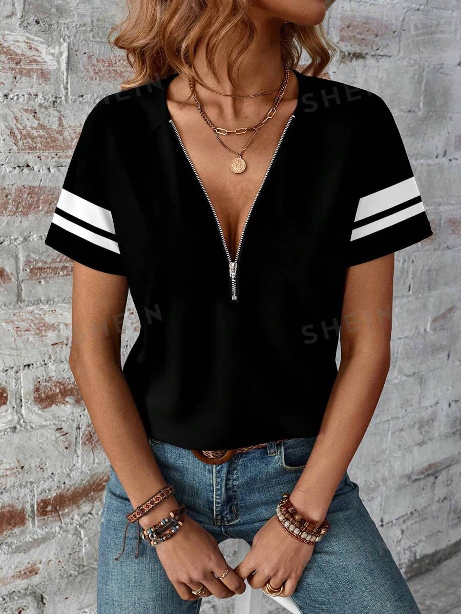 SHEIN LUNE Camiseta de manga corta con cuello en V y media cremallera, de corte holgado con rayas, talla grande, adecuada para el verano