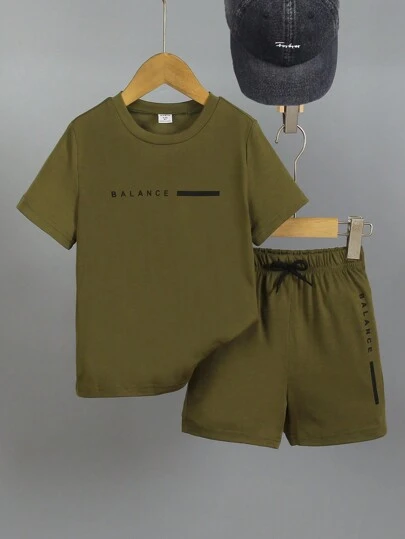 SHEIN 2件套“Young Boy”字母印花短袖T恤和短裤套装