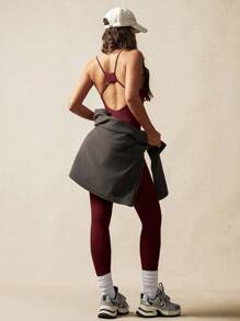 VARSITIE 紧致美背瑜伽女式运动连体衣 - 酒紅色 - 查看 2