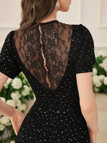 Modelyn Vestido mini casual de corte ajustado con panel de encaje y mangas cortas para mujer - Negro - Ver 2