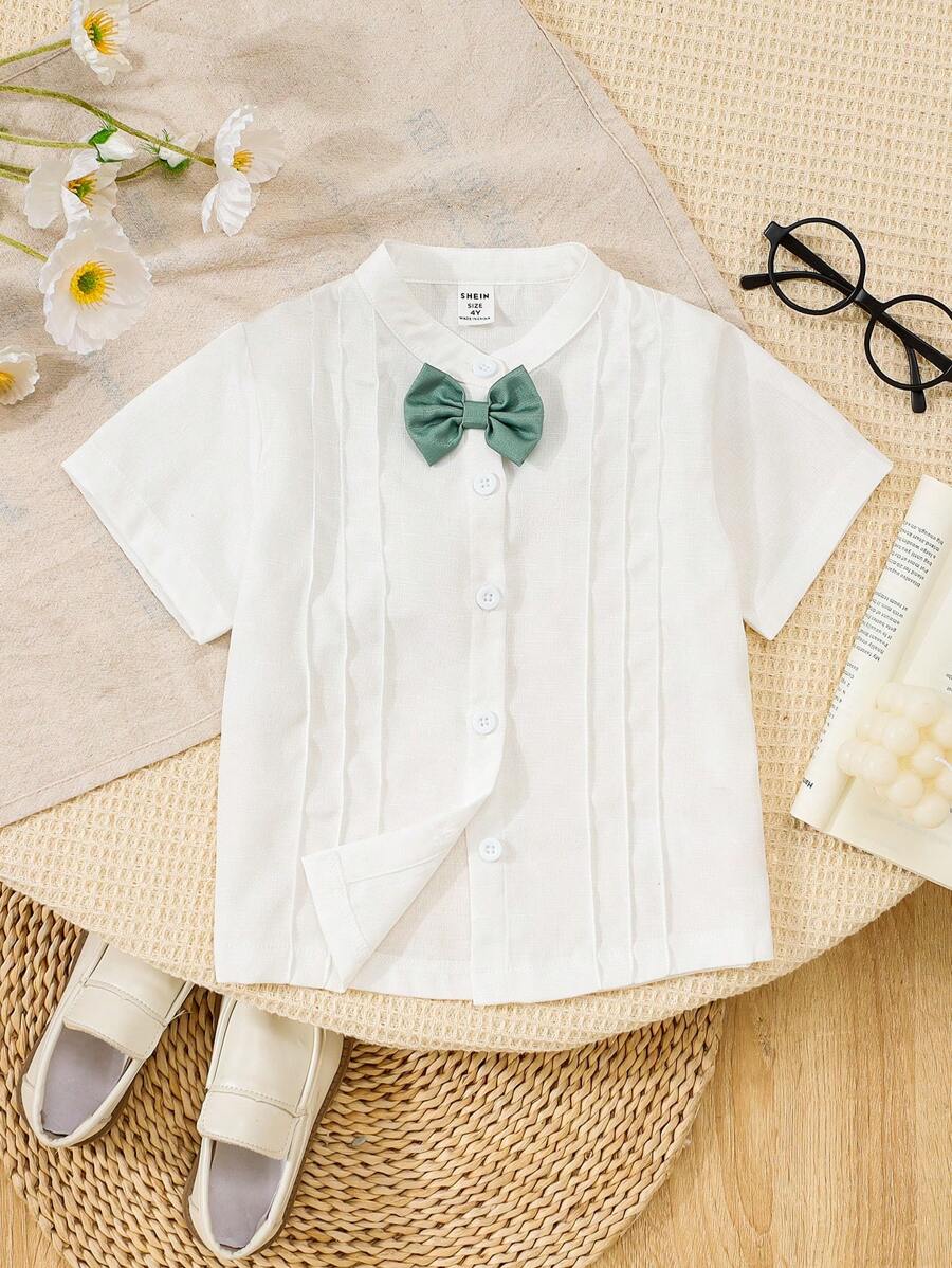1pc Young Boy White Bamboo Texture Shirt With Pleated Front Panel, Turndown Collar, Short Sleeve, Contrast Bow Tie, Casual & Smart For Outing, Spring/Summer