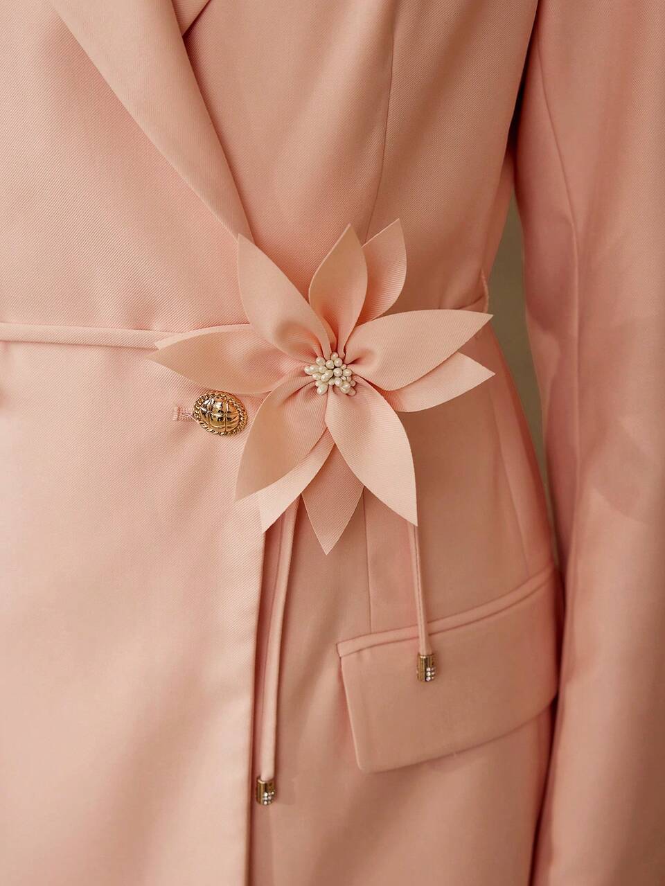 STRUCTURED BELTED BLAZER
