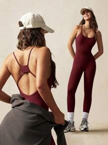 VARSITIE 紧致美背瑜伽女式运动连体衣 - 酒紅色 - 查看 3