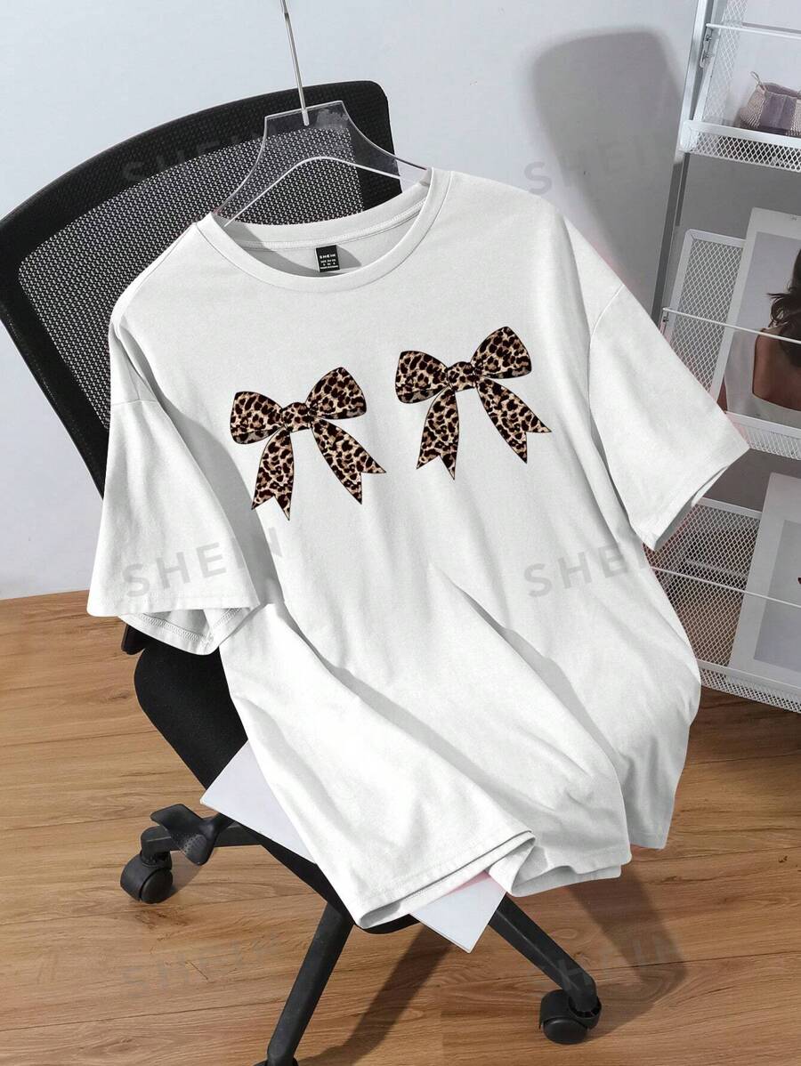 SHEIN EZwear Camiseta de manga corta con cuello redondo y diseño de lazo, estilo casual y sencillo, ligeramente transparente para el verano, talla grande