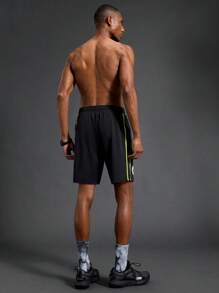 Manfinity Sport Corelite Men's Solid Color Patchwork Lace-Up Pocket Simple Casual Sports Shorts