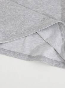 1 套年轻女孩休闲圆领落肩短袖 T 恤和简约条纹宽松裤，日常穿着 - 淺灰色 - 查看 6