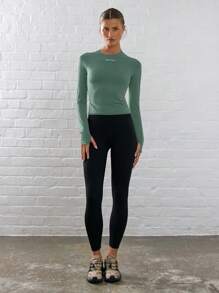 Musera Sport 长袖修身拇指孔运动上衣，饰有品牌标志，适合板式网球、网球、匹克球、健身房、秋季瑜伽、普拉提、日常休闲穿着。