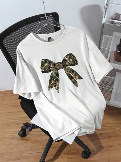 SHEIN EZwear Plus Size Casual Minimalist Tree Branch Camo & Bow Graphic Round Neck Short Sleeve T-Shirt, Plus Size Women Summer