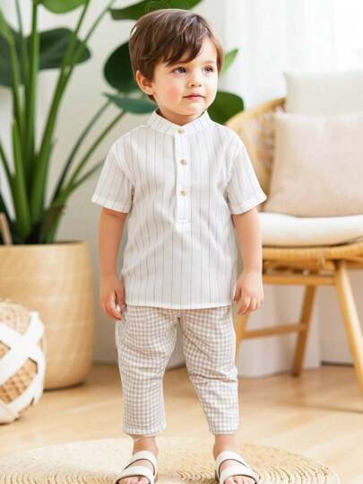SHEIN Baby Boy 2pcs Short Sleeve Solid Stand Collar Top & Elastic Waist Plaid Long Pants Set