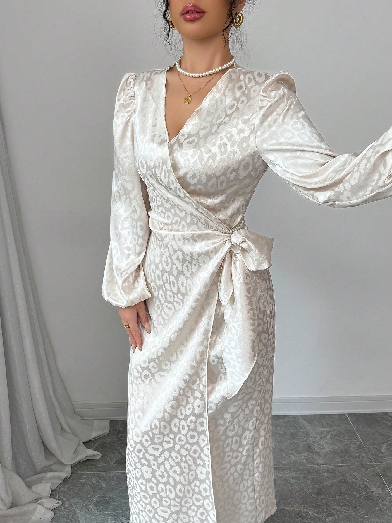 Modelyn فستان مطبوع بزخارف الورود، مبطن للخصر، أني...