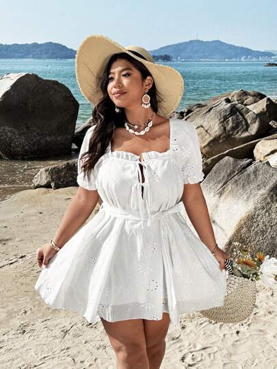 SHEIN Clasi Váy tay ngắn thêu hoa phong cách Boho ngày lễ cỡ lớn dành cho nữ, dành cho mùa hè