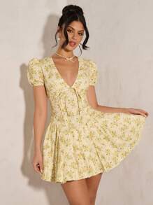 SHEIN BAE 纯色褶皱胸围蕾丝花边吊带连衣裙，带有碎花印花，女士夏季服装/春季服装/情人节服装/狂欢节/海滩度假服装，女士柔和色调连衣裙