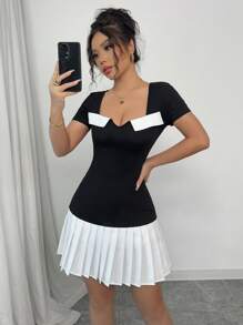 Chiquease 优雅性感拼布方领百褶短袖修身连衣裙 - 黑色 - 查看 4