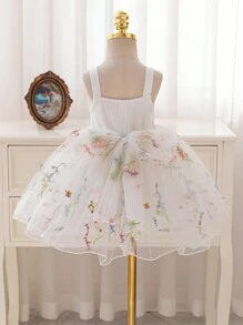 SHEIN Glamorique Kids 女宝宝婚礼婚礼嘉宾花童花童生日派对结婚节庆礼服女童吊带白色绣花网眼后裙大蝴蝶结可爱泡泡袖裙适合舞台表演主持出席派对或特别活动拍摄艺术照拍出自然靓丽四季常穿