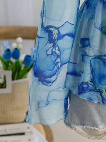Soleia 大码女式彩色大理石印花针织网眼前开腰喇叭袖衬衫 - 藍色 - 查看 5