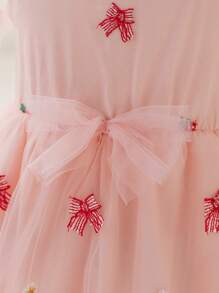 SHEIN Glamorique Kids 年轻女孩的草莓花卉刺绣网眼连衣裙，适合夏季度假、聚会、外出 - 粉色 - 查看 6