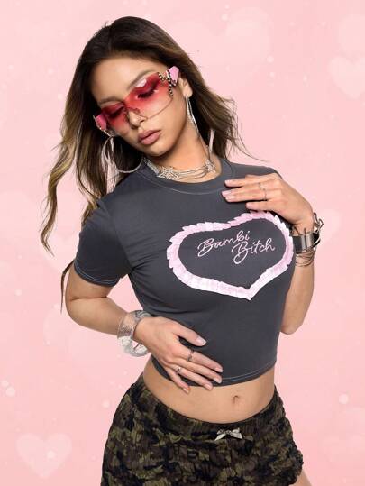 Kawaii Valentinstag süßer Buchstaben 3D gestickter Spitzen-Herz-Dekor Rundausschnitt Damen Kurzarm T-Shirt