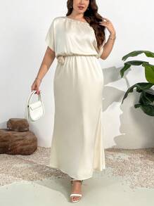 SHEIN Privé Gaun Mini Lengan Pendek Satin Aprikot Slim untuk Wanita Ukuran Plus Musim Semi/Panas, Romantis Elegan, Bahu Asimetris, Pinggang Berkerut, Desain Unik Bunga 3D, Warna Aprikot. - Aprikot - View 2