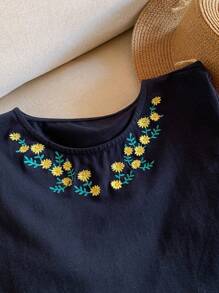 FRIFUL 女士花卉刺绣圆领短袖休闲 T 恤夏季，图案 T 恤 - 藏蓝色 - 查看 1