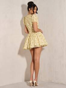 SHEIN BAE 纯色褶皱胸围蕾丝花边吊带连衣裙，带有碎花印花，女士夏季服装/春季服装/情人节服装/狂欢节/海滩度假服装，女士柔和色调连衣裙