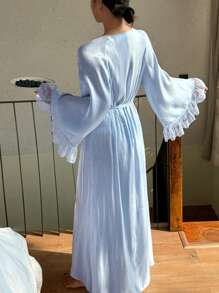 DAZY 女士蕾丝拼接轻盈丝质插肩袖睡袍，配有系带腰带睡衣