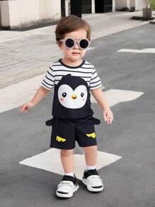 SHEIN 2 stuks/set babyjongens casual schattige cartoon pinguïn print kleurblok ronde hals verlaagde schouders losse gebreide korte mouwen top & shorts 2-delige outfitset voor lente/zomer
