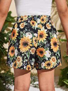 年轻女孩碎花编织休闲短裤