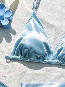 مجموعة بيكيني مكونة من 3 قطع منها ثوب السباحة بتنورة الذي بألوان صلبة للمراهقات، مجموعة السباحة الخفيفة الزرقاء الفاتحة بقطعتين للبنات