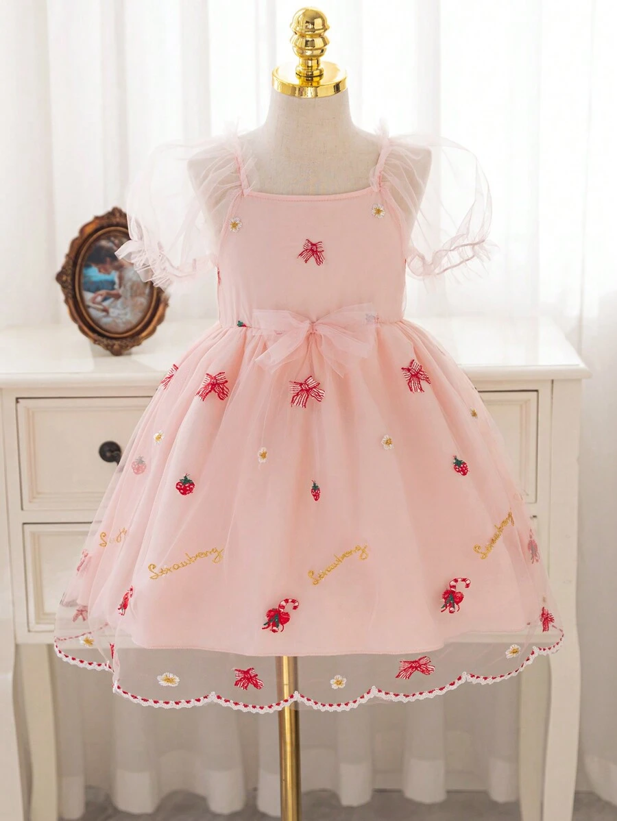 SHEIN Glamorique Kids 年轻女孩的草莓花卉刺绣网眼连衣裙，适合夏季度假、聚会、外出 - 粉色 - 查看 1