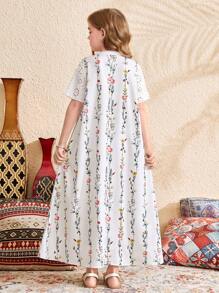 SHEIN Vestido informal suelto de niña preadolescente con estampado floral en patchwork, cuello en V, manga corta y silueta evasé - Blanco - Ver 2