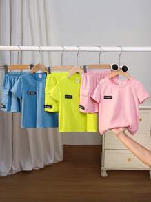 SHEIN 6 件套年轻男孩舒适休闲百搭日常穿着简约设计运动风宽松圆领短袖 T 恤和口袋短裤针织服装，适合春夏季、日常穿着、运动、外出、学校、派对、节日、拍照、返校